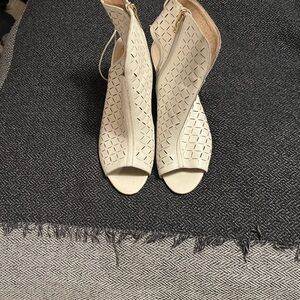 House of Harlow ladies white bootie style sandal worn less than 5 times.